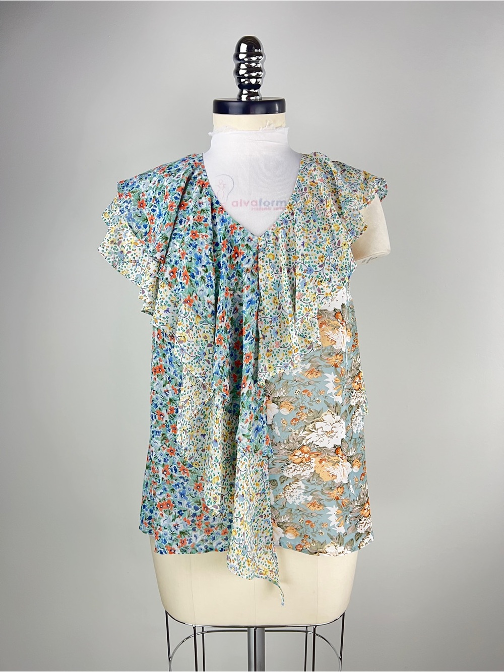 💚 3872. Floral Patchwork Ruffle V-Neck Blouse